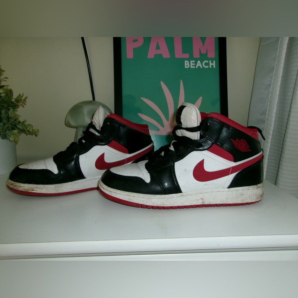 nike air jordan 1 mid gym red black white size 7 boys mens Eu 40